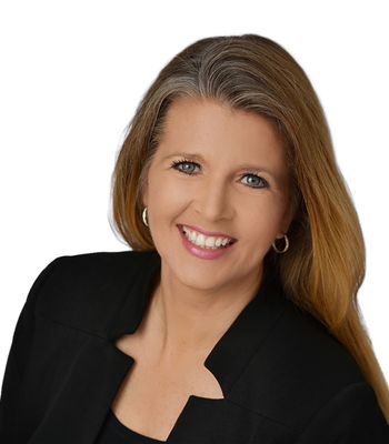 Portrait of Angelina Jimenez, REALTOR®.